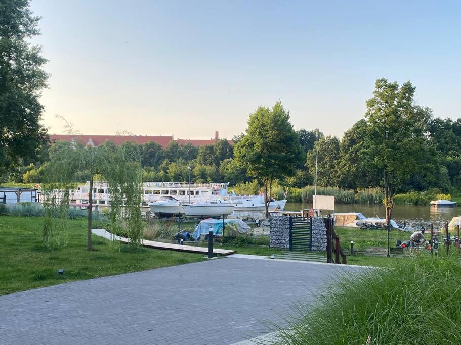 Art Marina Nad Rzeka Z Bezplatnym Parkingiem Apartment Wroclaw Luaran gambar